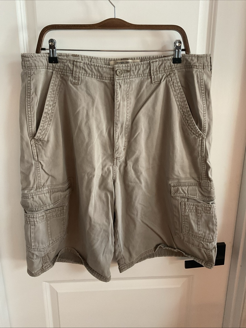 Wrangler Jeans Co. - Men’s Cargo Shorts in Light Khaki - Size 36